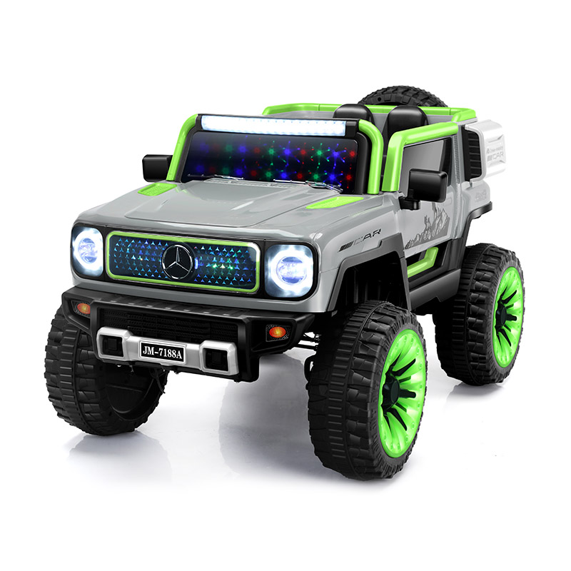 Voiture à quatre roues 12 V avec suspension et balançoire