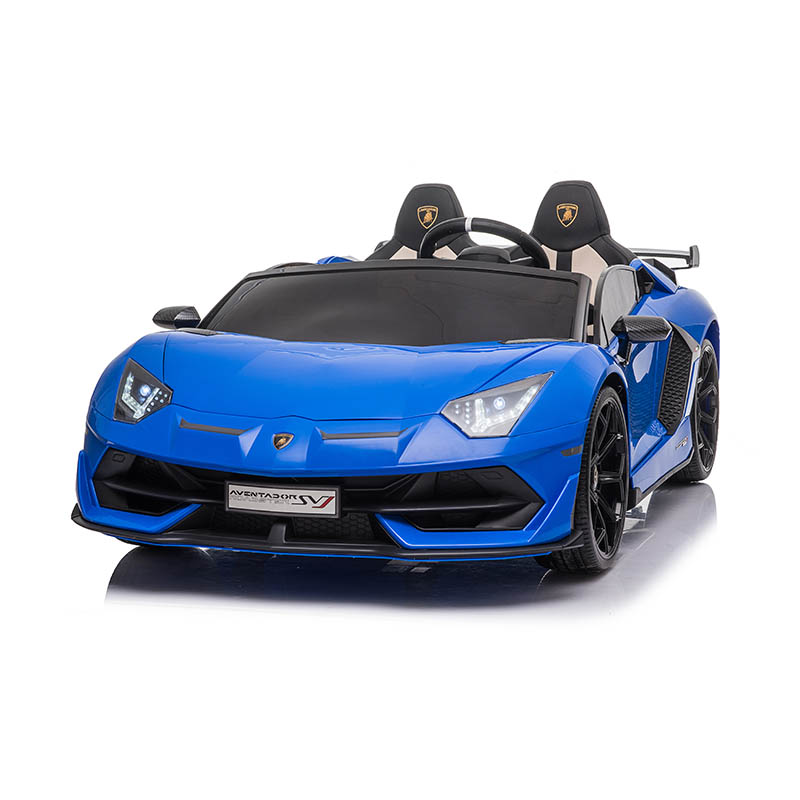 Voitures électriques pour enfants à quatre roues en voiture